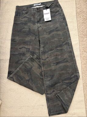NWT Wide leg camo denim jeans